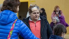 Una de las refugiadas llegadas de Bucha, con una venda en la cabeza por las heridas sufridas durante la ocupaci�n rusa. 