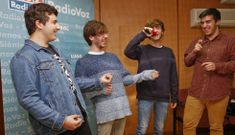 El grupo Aula 11 -en la imagen, sus integrantes, en Radio Voz- presenta ma�ana su primer EP. 
