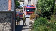 El cami�n de los bomberos no puede pasar por la v�a de acceso