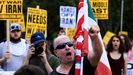 Activistas antiguerra se manifestaron ante la Casa Blanca.