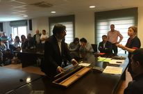 S�nchez fue elegido alcalde con el apoyo del PP hace seis meses y tuvo que salir escoltado del pleno. 