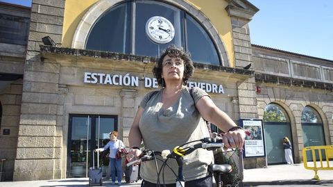 Comba Torre, que combina cada da el bus, el tren y la bici para ir de casa a su trabajo y viceversa.