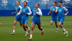 Yeremay, junto a sus compa�eros en un entrenamiento