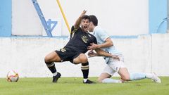 Un jugador del Viveiro y otro del Polvor�n, en Cantarrana