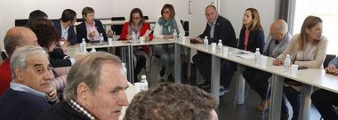 Un momento de la reuni�n de ayer, entre las conselleiras y otros cargos del PP y empresarios de la pesca. 