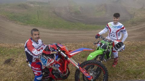 Jos Manuel y lex Garca en el Circuito de Supercrs lex de Moure, donde se celebran todos los aos pruebas no federadas con la colaboracin del Concello de Ames y la Diputacin. Adems, las instalaciones estn abiertas a entrenamientos y son un reclamo para aficionados y profesionales de distintas partes de Galicia.