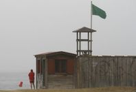 No hubo ba�istas para celebrar el izado de la bandera verde, ya que el tiempo no invitaba. 