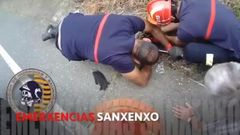 Emerxencias de Sanxenxo rescatan a un gato atrapado en una alcantarilla