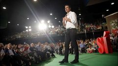 Pedro S�nchez conquista el voto en La Corredoria