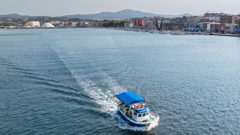 Paseos en barco por la r�a y las visitas al Espacio Portus