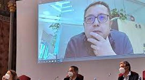 Imagen de archivo de una intervención de Francisco Lorenzo, director de Acción Social de Cáritas