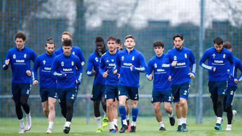 Los jugadores del Oviedo, en El Requexn