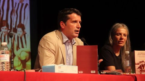 PRESENTACION DEL LIBRO DAS PIONEIRAS AS PRIMEIRAS FEDERADAS DE ANTON RODRIGUEZ GALLARDO EN LA CASA DE CULTURA