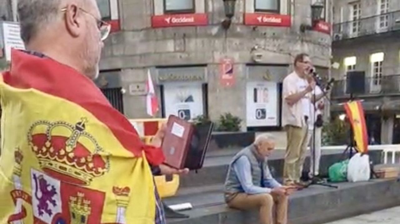 Intervención de la policía en un acto por la Hispanidad en Vigo