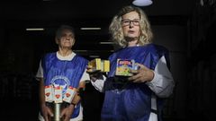 Dos de los voluntarios del Banco de Alimentos
