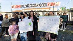 Imagen de archivo de una protesta de las familias del CEIP de Sobrado.