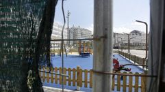 Zona de juegos infantiles cerrada al uso 