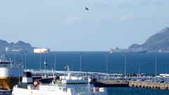 Imagen tomada el 25 de diciembre de siete cargueros fondeados en las islas C�es.