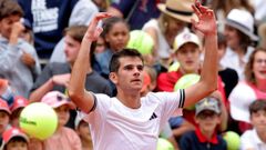 Rafa J�dar celebra su victoria ante Carre�o en Roland Garros.