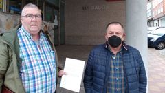 Representantes de los dos colectivos que presentaron la denuncia, ayer en los juzgados en Ferrol