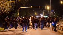 Altercados entre manifestantes y polic�as frente a un hogar de refugiados en la ciudad alemana de Heidenau
