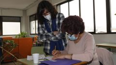 Imagen de archivo de un curso de alfabetizaci�n para inmigrantes impartido por C�ritas en Ourense