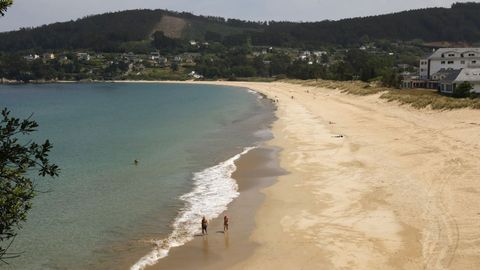 El arenal viveirense de Area tambi�n registra en el mar temperaturas alta para esta �poca del a�o
