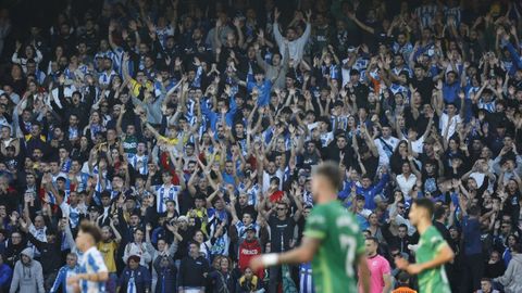 Aficionados del Deportivo durante un partido en Riazor.