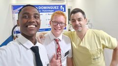 Joaqu�n Dom�nguez confiesa que disfruta mucho con el trabajo y los pacientes que atiende en su cl�nica de Abiy�n