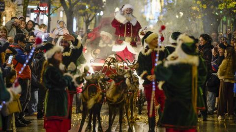 Desfile de de Pap� Noel por el centro de Ourense
