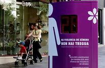 La violencia dom�stica -en la imagen, el panel de v�ctimas en Vigo- afecta a toda la sociedad