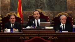 Marchena, en el centro, presidiendo una de las sesiones del juicio del 1-O