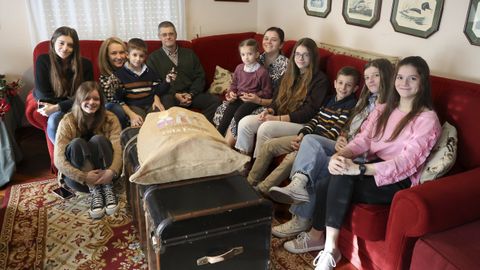 En esta imagen familiar solo faltan los tres hijos mayores