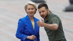 Ursula von der Leyen y Volod�mir Zelenski en Kiev