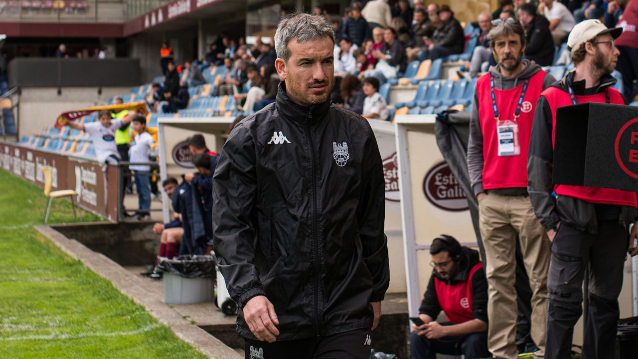 Rubén Domímguez, entrenador del Pontevedra: «Queremos cerrarlo ya, no me gusta dejar todo para el final»