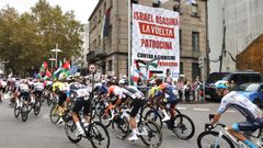 Los ciclistas, a su paso por Pontevedra este pasado martes, cuando cubran la etapa-Combarro-Mos