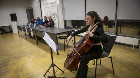 <span lang= gl >Noa Crego puxo a nota musical no acto de Rianxo</span>