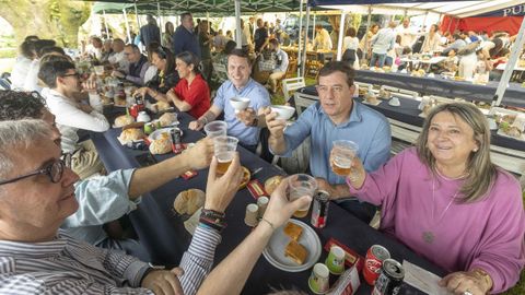 Representantes socialistas a nivel gallego, compostelano y de la comarca compartieron mesa en Santa Susana