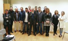 La nueva directiva de la AED posaba junta, ya en la madrugada de ayer, tras las elecciones del jueves.