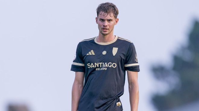 El defensa croata, Zuba, estuvo a prueba desde agosto en el Compostela.