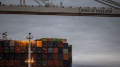 Un buque de mercanc�as atracado en el puerto de Oakland (California) tras la sentencia de la Corte Suprema que invalid� la mayor�a de los aranceles de Donald Trump.