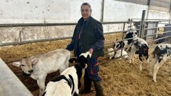 Teresa, con algns dos animais da explotacin