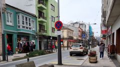 Calle Calvo Sotelo de Sarria en temporada de ofertas del comercio local