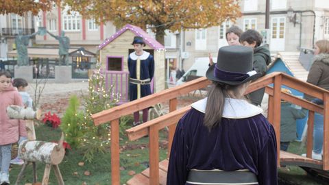 Los puestos de la Praza Maior estn llenos de colorido