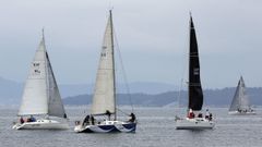 El Ziralla Primero, el Younkounkoun III, el Moucho y el Bon III saliendo de las inmediaciones del Club N�utico y Deportivo de Ribeira