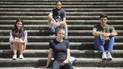 Carmen, Mariana, Elas y Miguel posan en la escalera de A Quintana, en Santiago, para el Da de Galicia