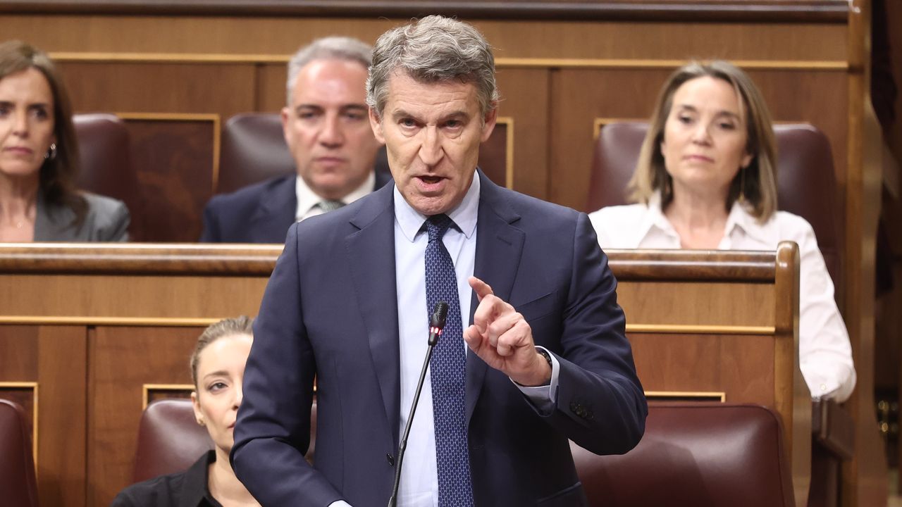Feijoo pide desclasificar los viajes en Falcon y Sánchez pregunta al PP por qué le molesta conocer los papeles 23F