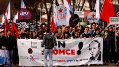 J�venes de Vigo llevan a la calle su malestar con la reforma de Wert