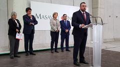El presidente del Principado, Adri�n Barb�n, participa en la inauguraci�n de una terminal para el almacenamiento, manipulaci�n y carga de productos s�lidos, en el Musel, del grupo Masaveu. 