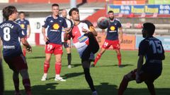 Las im�genes del partido entre el Arosa y el Alondras